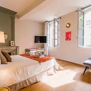 Bed & Breakfast Le Petit - & A Deux Pas Du Pont D'avignon Et Du Palais Des Papes